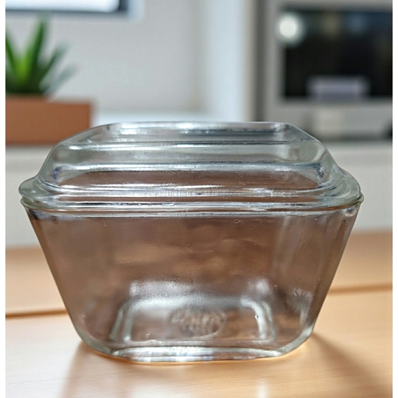 Vintage Pyrex 501-B Small Glass Storage Container With Lid - Picture 1 of 7
